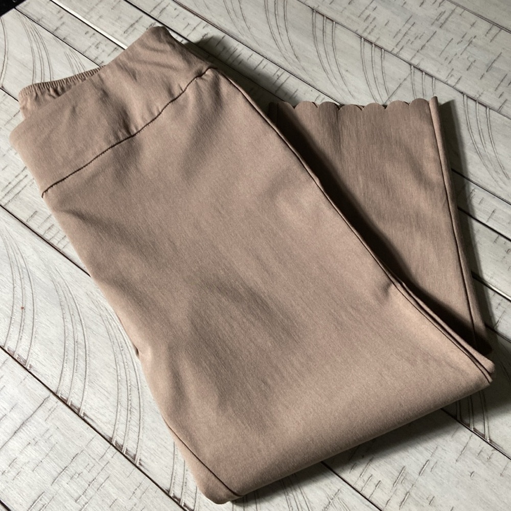 Nina Leonard Pull On Stretch Crop Pant Scalloped Hem Tan Small Casual New - Picture 7 of 10